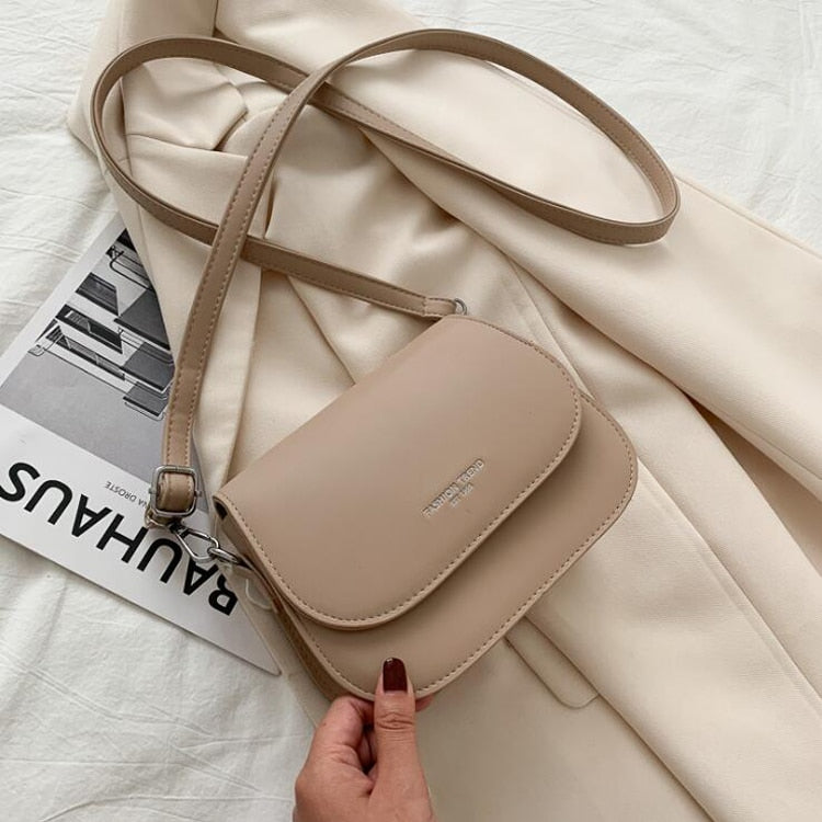 I'm looking for a shorter crossbody chain for my mini pochette, like the  one in this online pic I found. Anyone has any recommendations? Thank you  🙏 : r/Louisvuitton